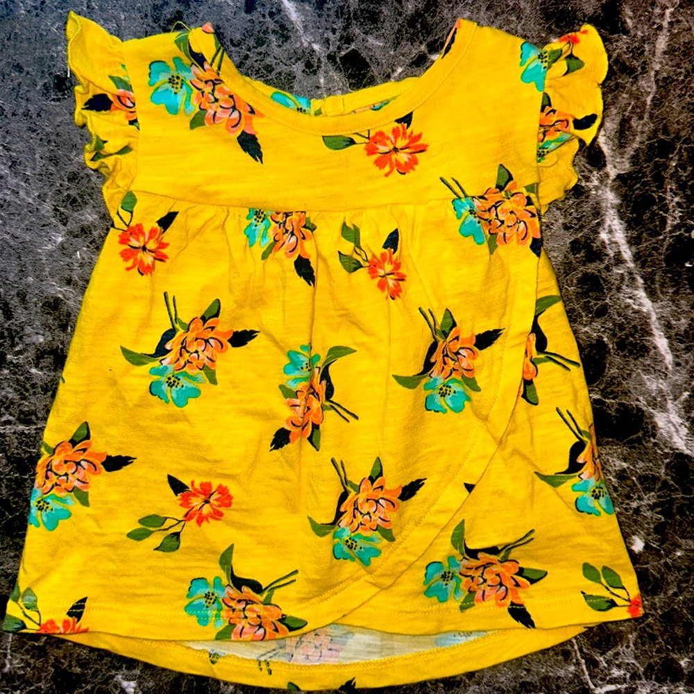 Infant girls short sleeve floral T-shirt.